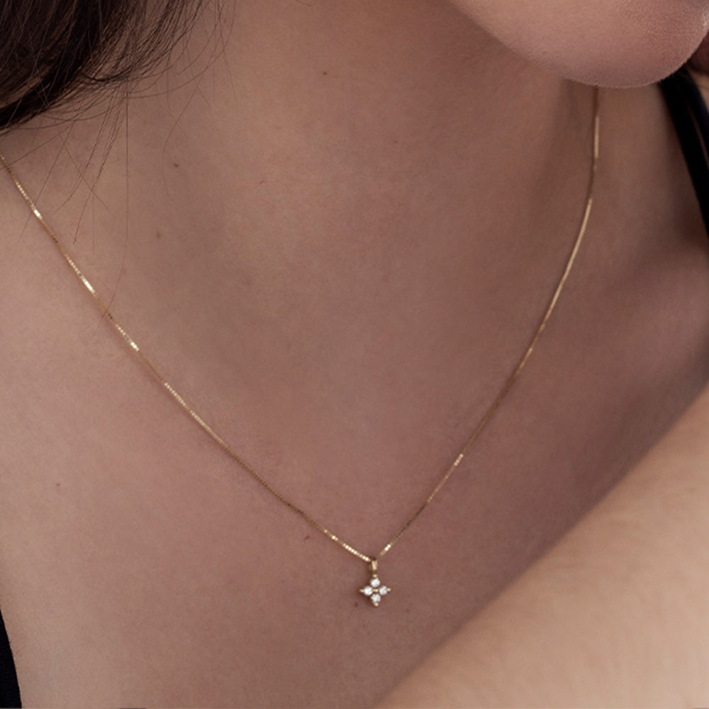Fine gold necklace with a flower pendant inlaid with 4 diamonds