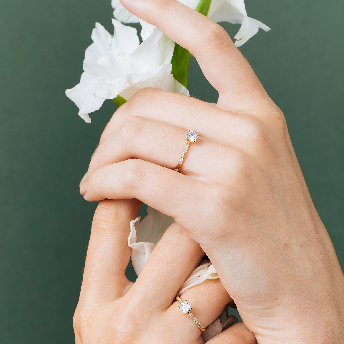 Solitaire ring set with a princess diamond