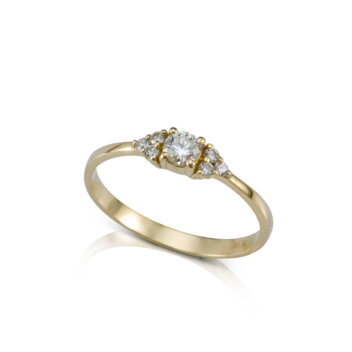 Engagement ring set with a 0.20ct central diamond and 6 side diamonds