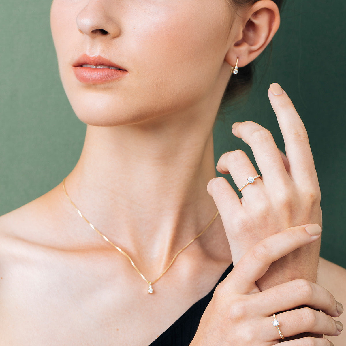 Dangling diamond earrings