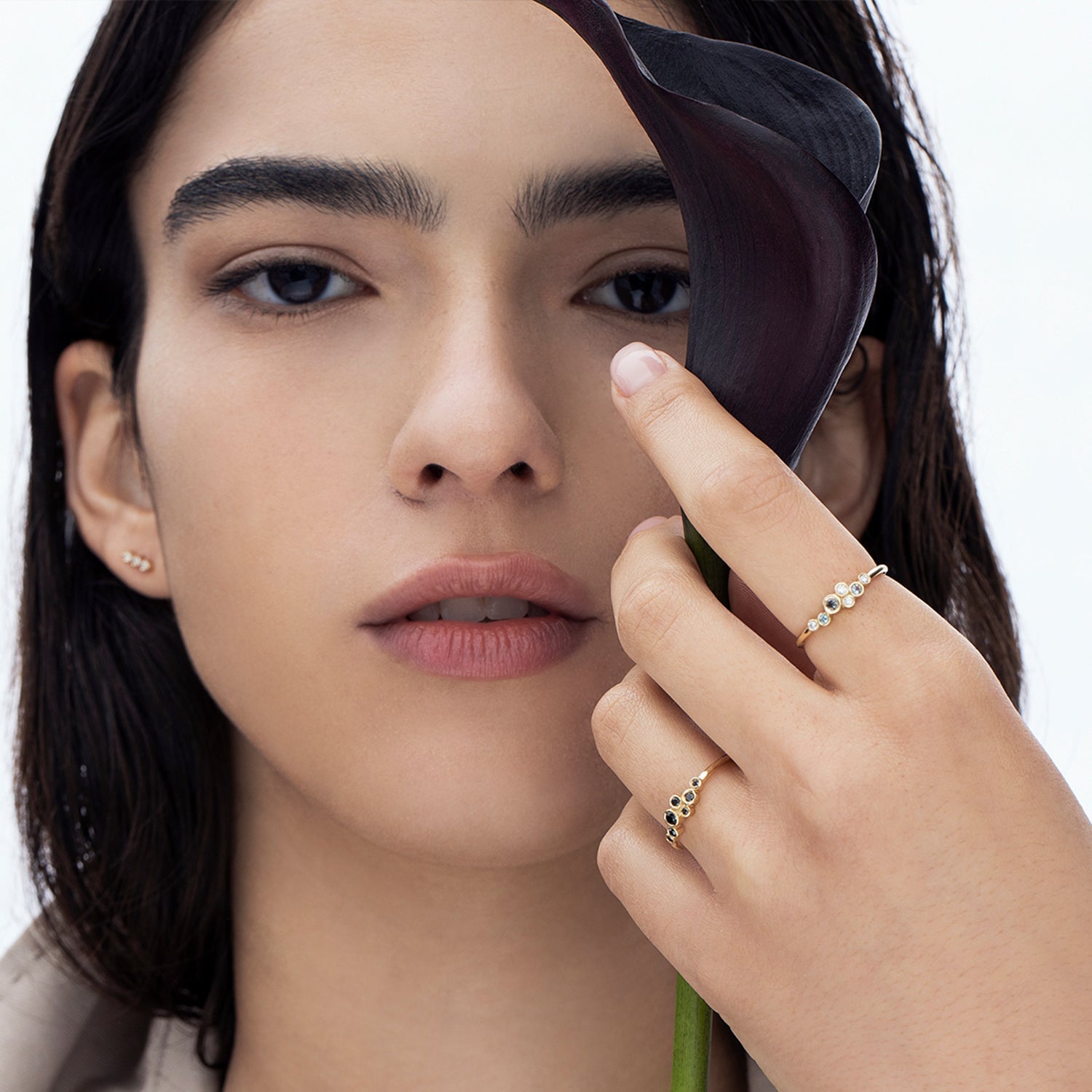 Black diamond ring of varying sizes in a cup setting