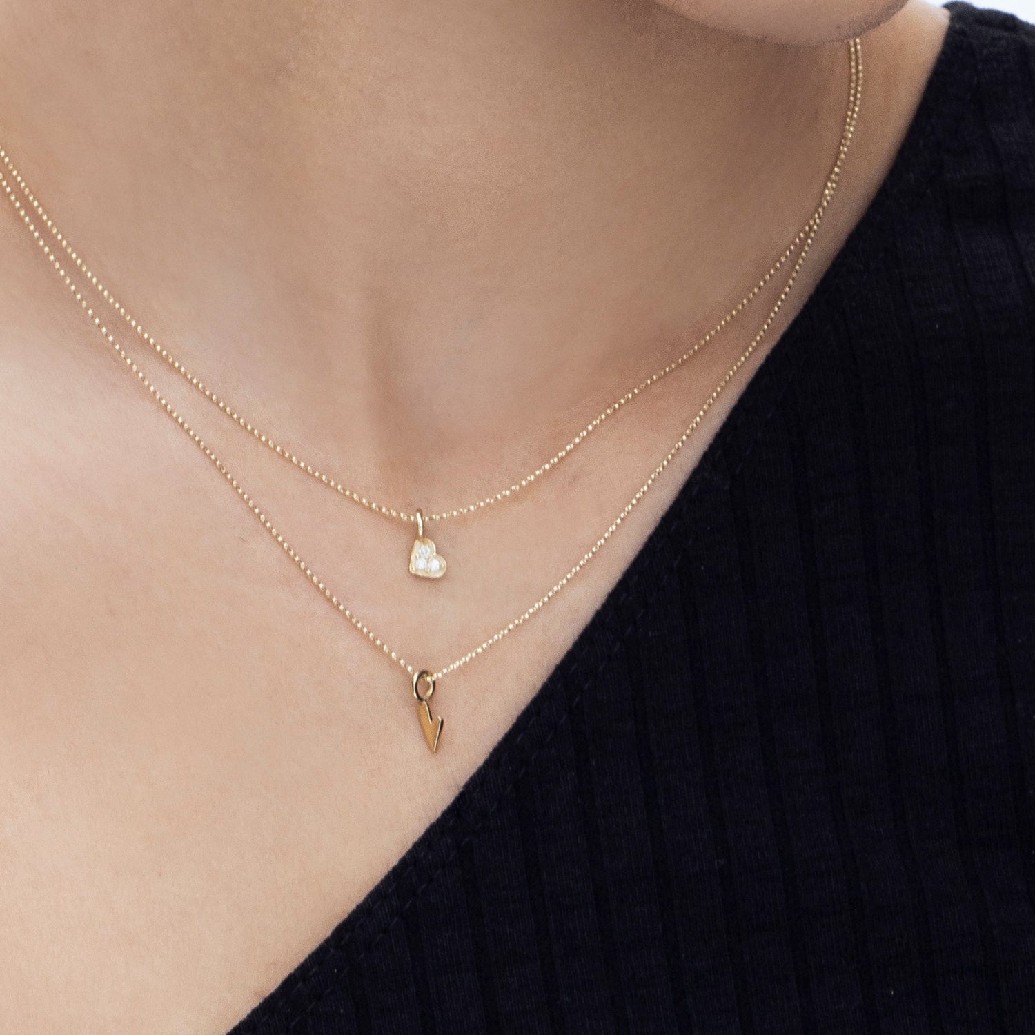 Fine gold necklace with a heart-shaped pendant set with 3 diamonds