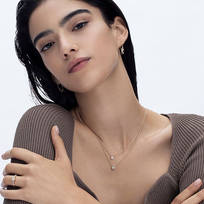 Gold chain with a laboratory diamond in a classic design 30 points