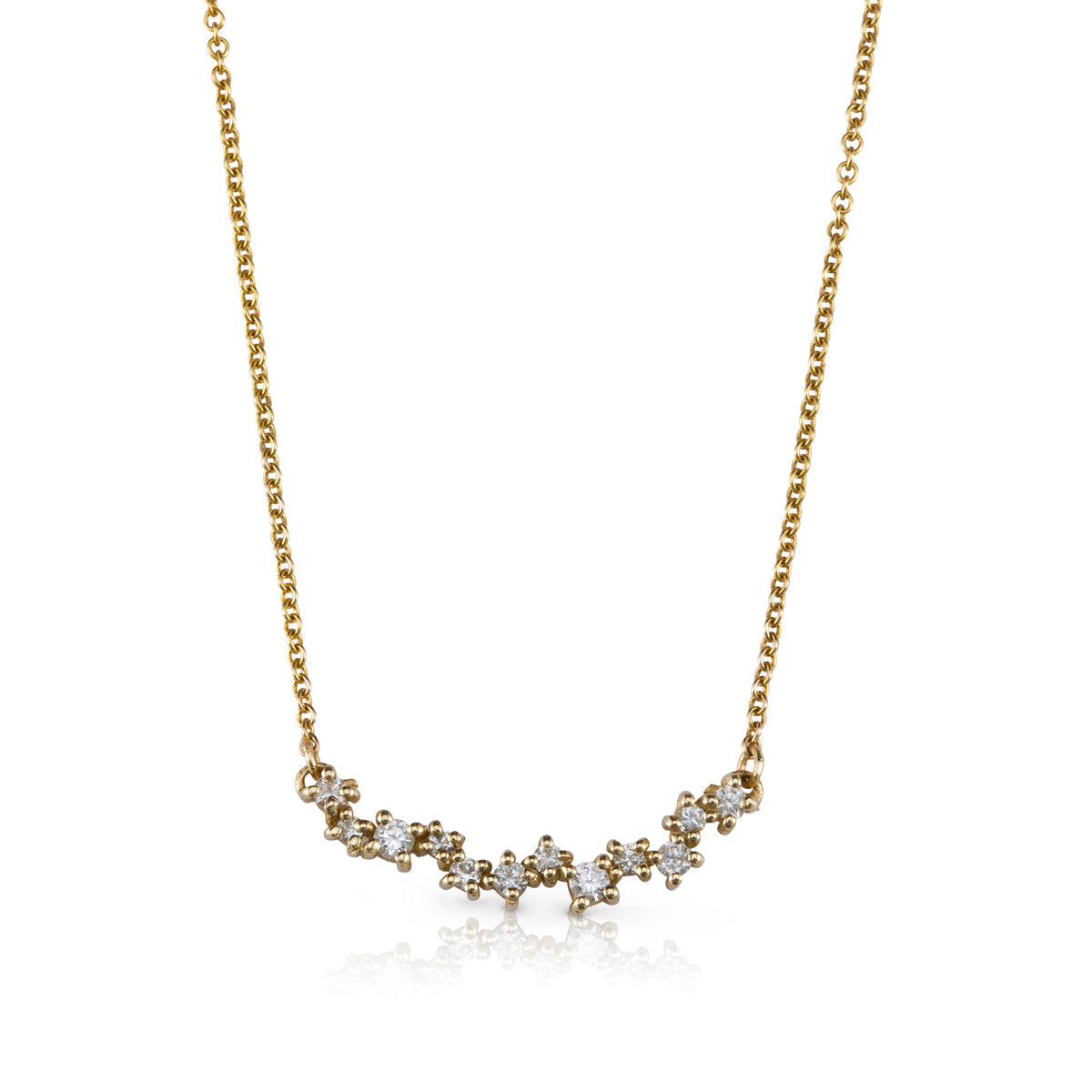 Gold chain and diamonds of varying sizes