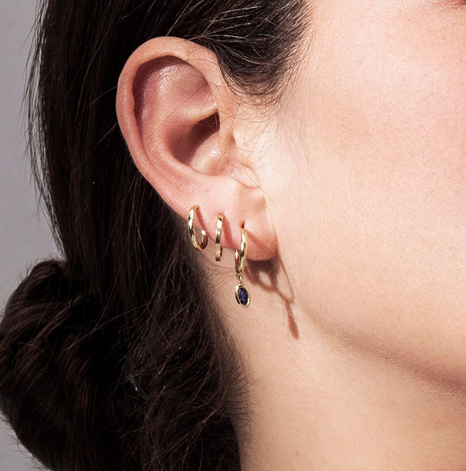 Small solig gold hoop earrings