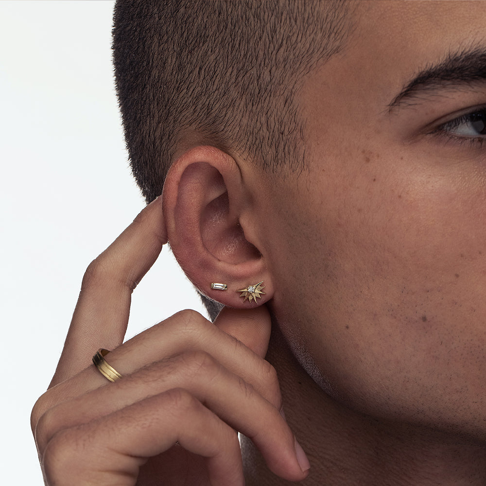 Helix / tragus gold in a special design with a baguette-cut laboratory diamond inlay