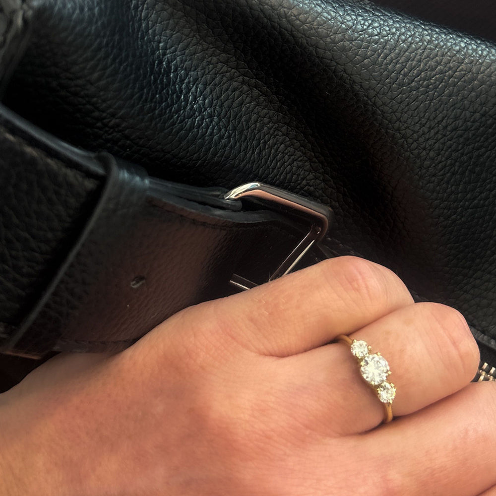 Trio gold and diamond ring. Engagement ring set with 3 laboratory diamonds. Central diamond weighing 1 carat.