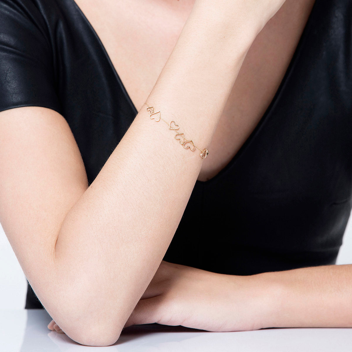 Gold hearts bracelet