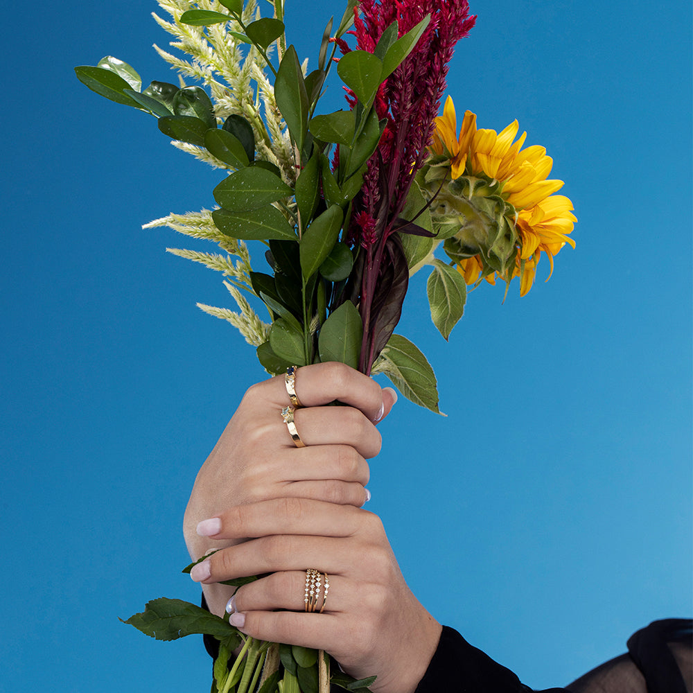 Square gold ring with spinel and diamonds