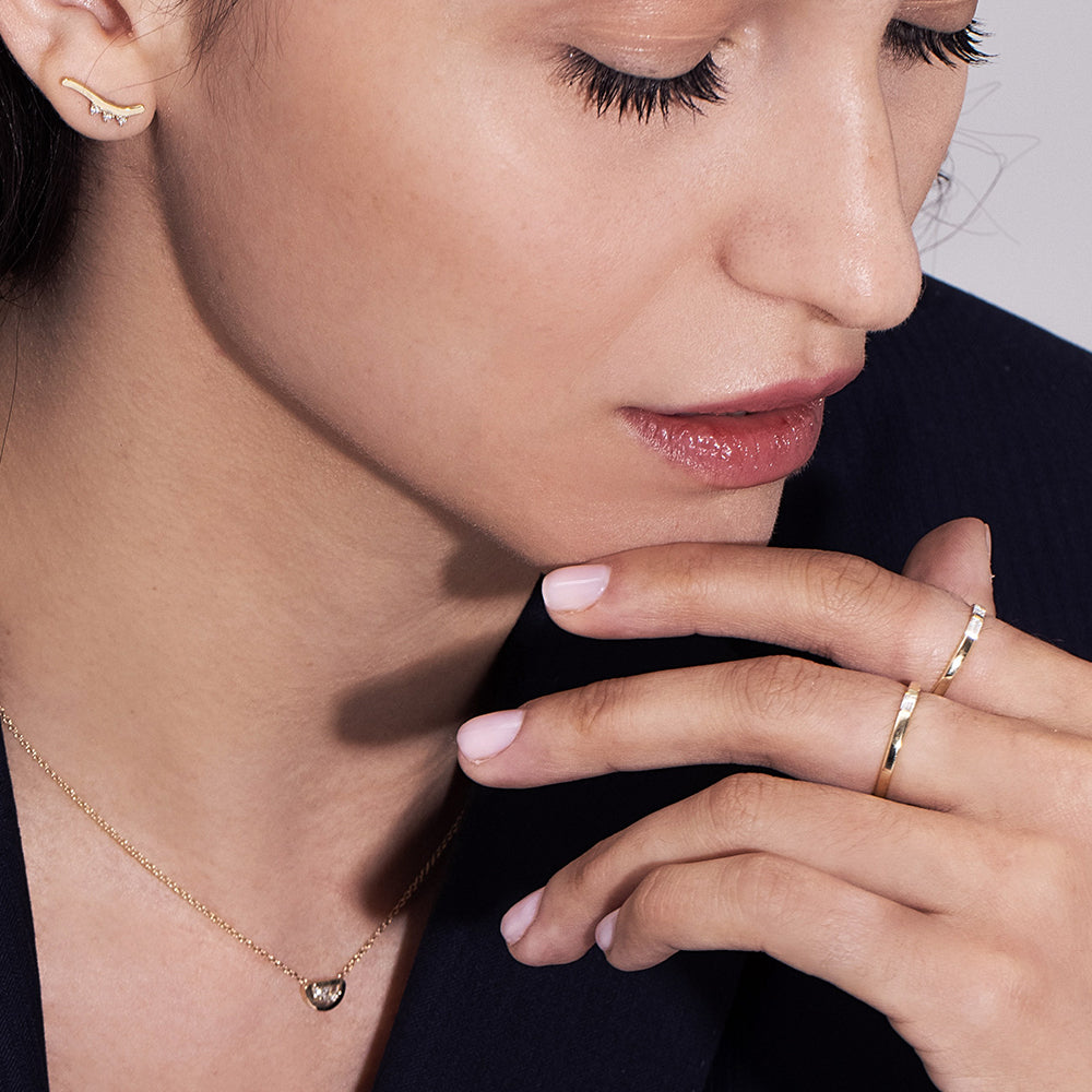 Climbing gold earring (single earring) set with 3 diamonds