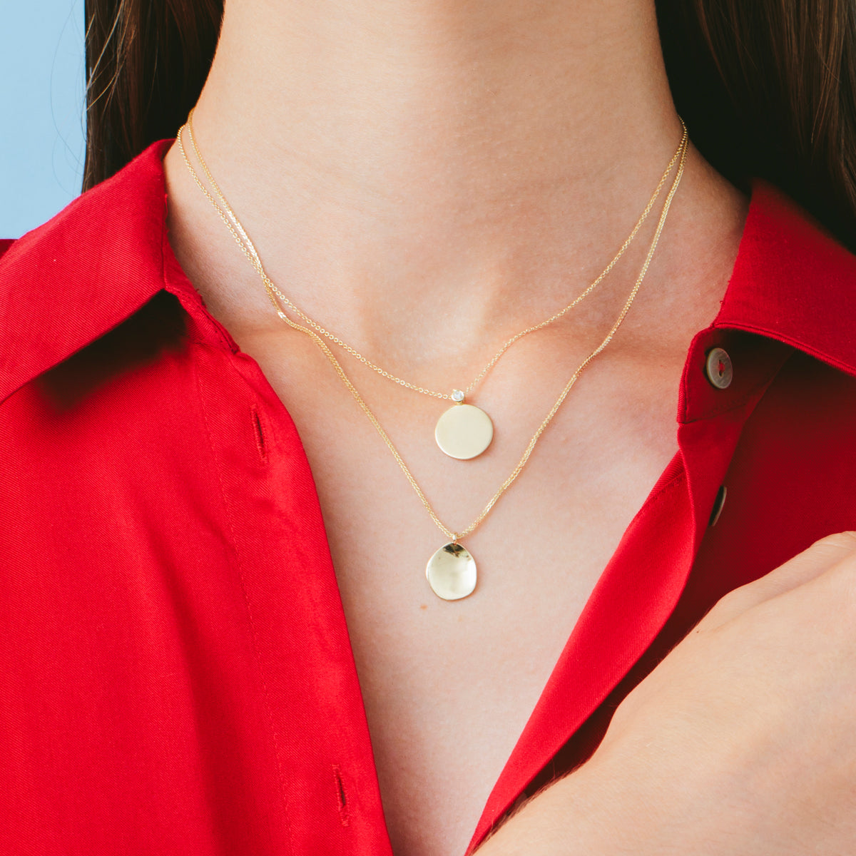 Gold necklace with name engraving pendant