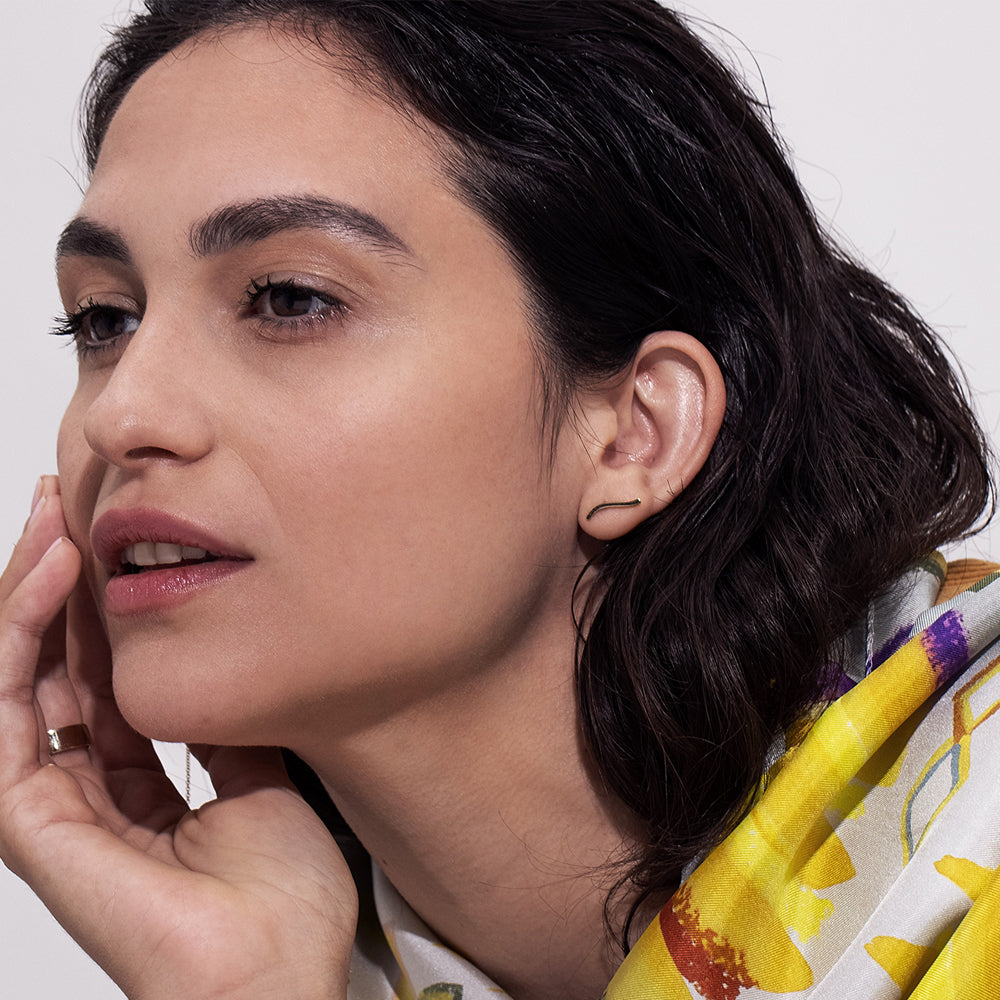 Smooth gold earring (single earring)