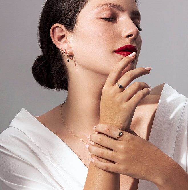 Small solig gold hoop earrings