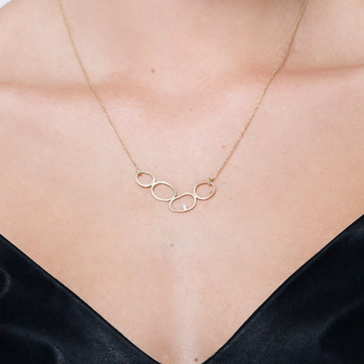A special gold chain designed from 4 amorphous circles and a diamond