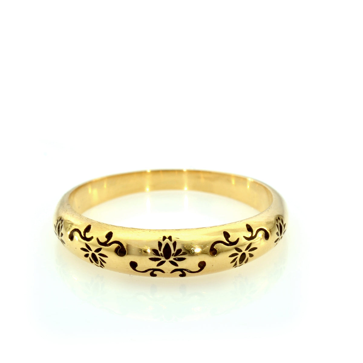 A gold ring with a special flower engraving