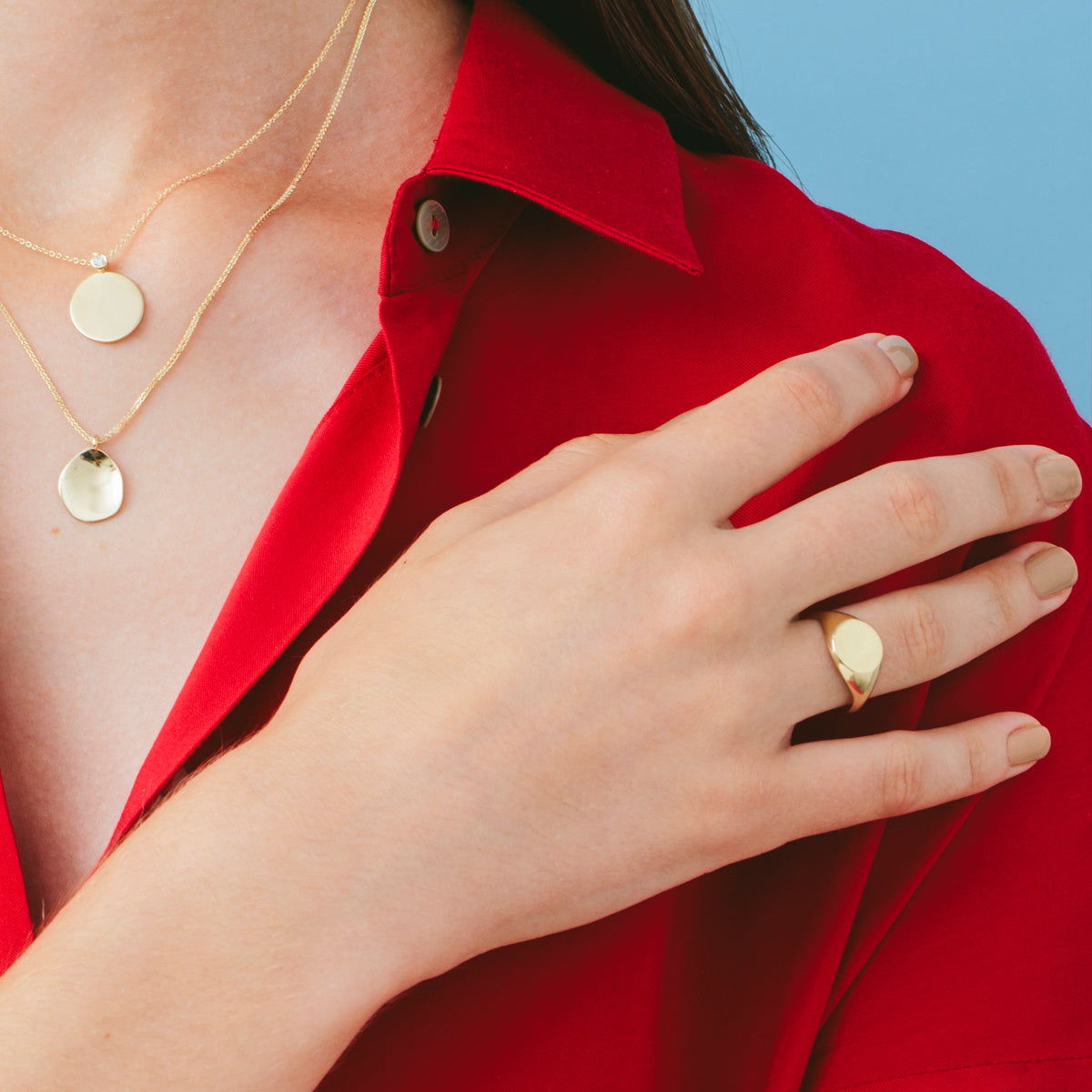 Round signet gold ring