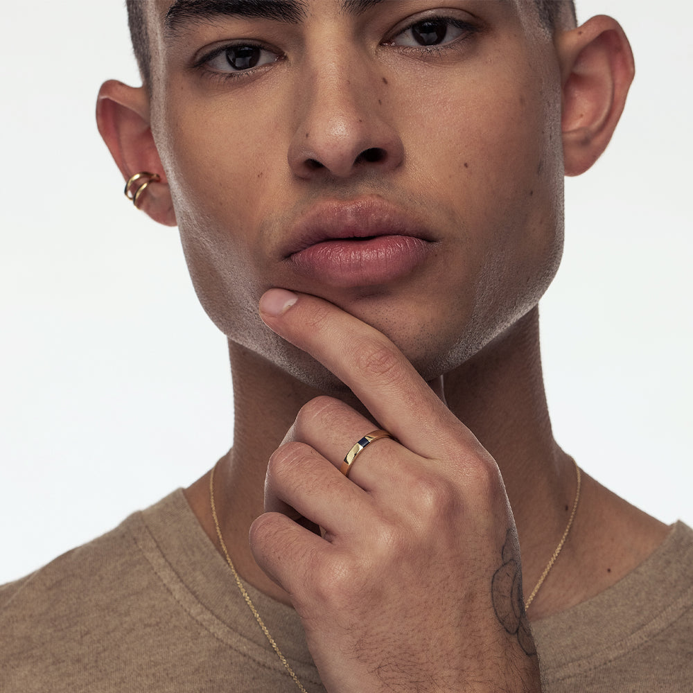 Flat gold ring for men, width 3 mm combined with black enamel