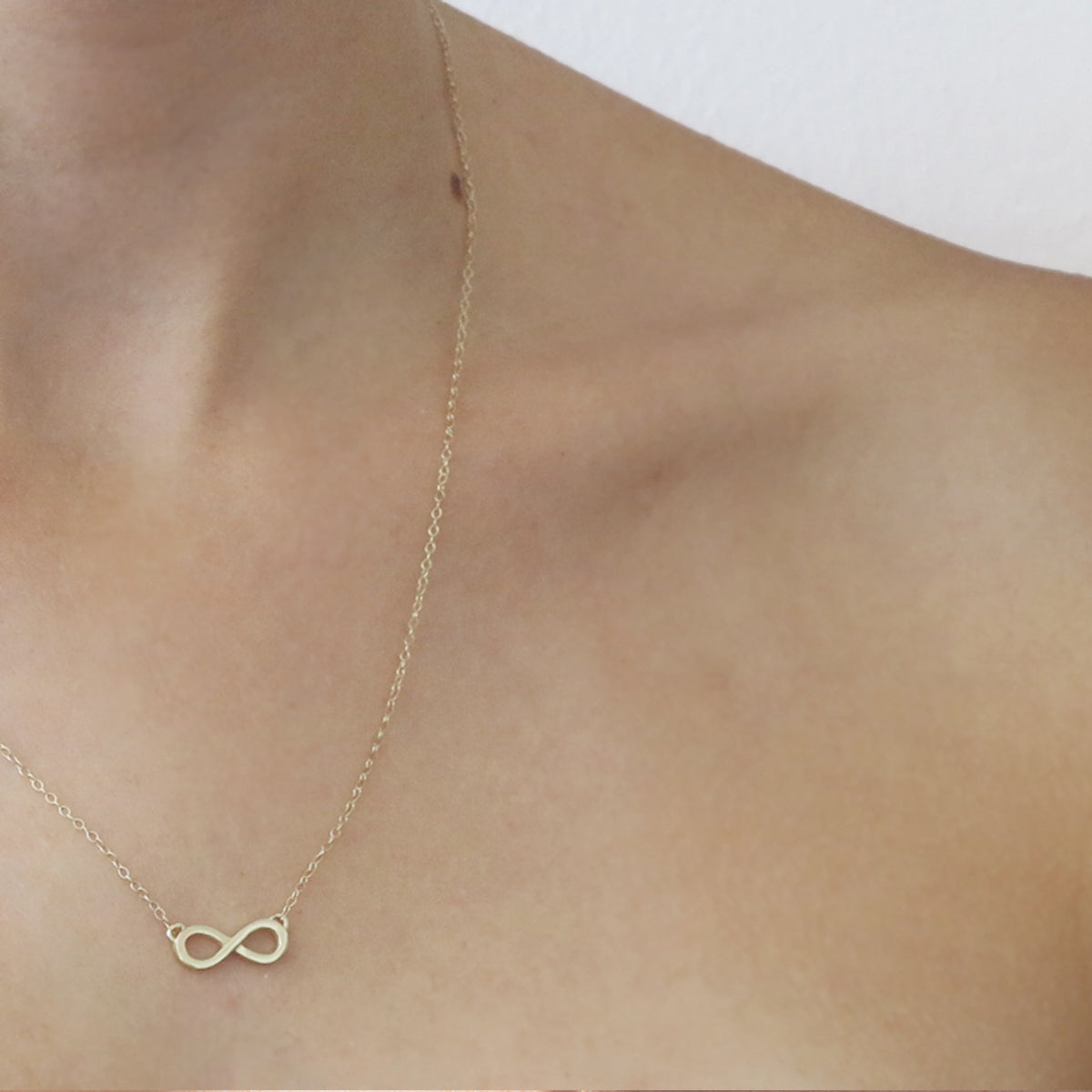 Gold infinity necklace