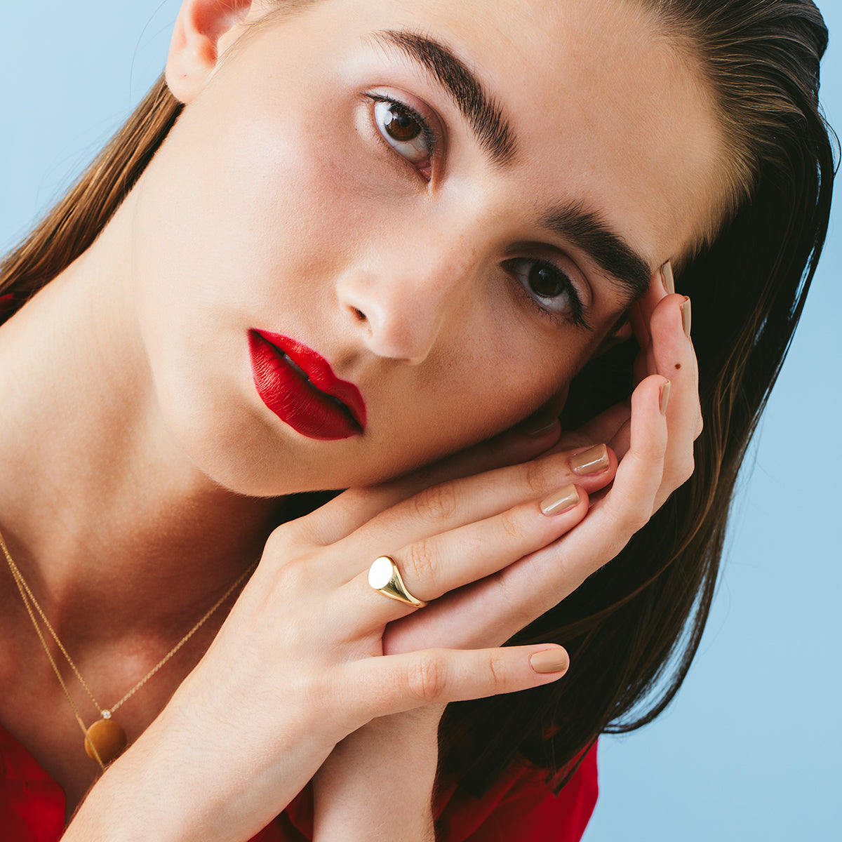 Round signet gold ring