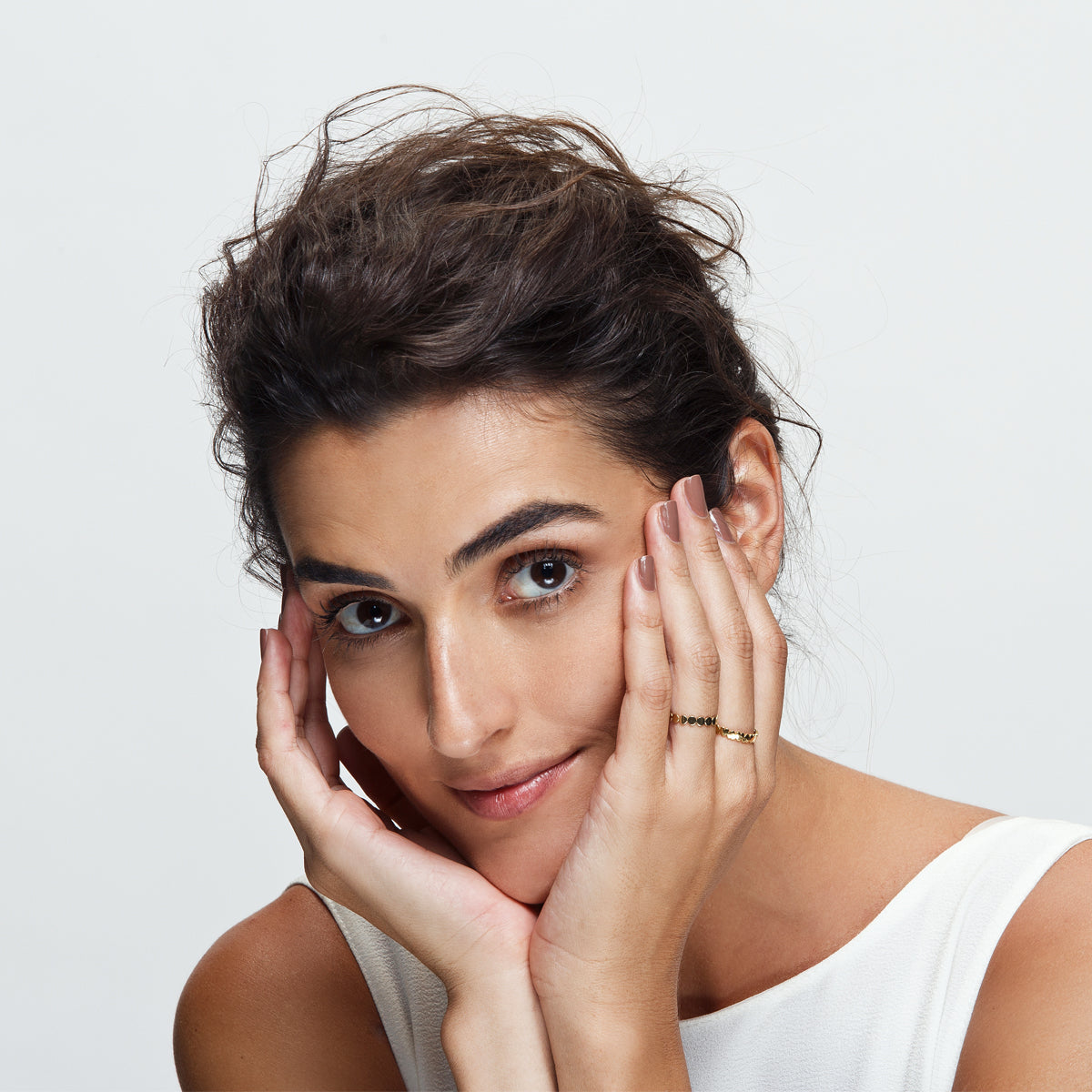 A ring of flat gold circles