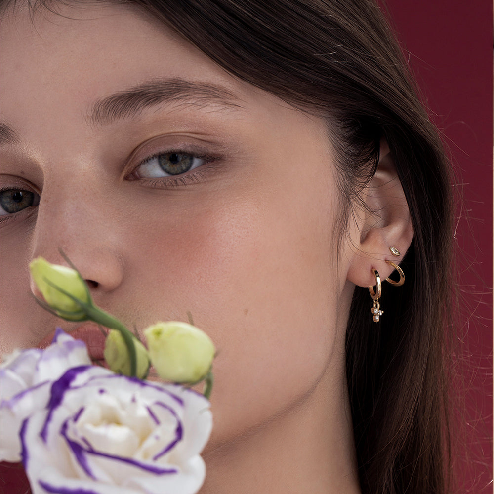 10-point marquise-cut diamond earrings (in glass setting)