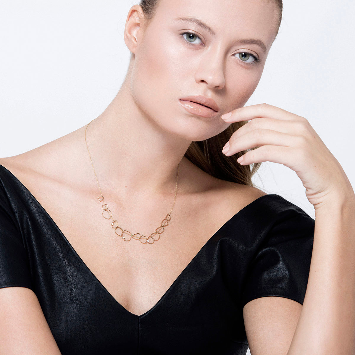 A designed gold chain consists of 13 links and 3 diamonds