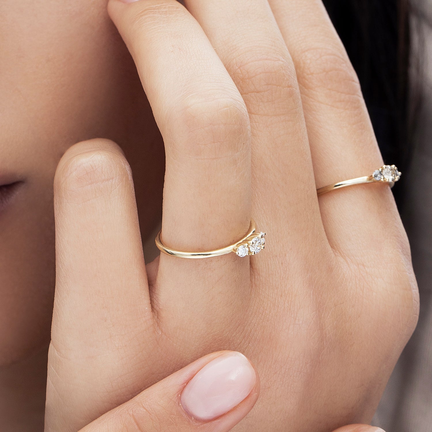 A fine gold ring set with three white laboratory diamonds
