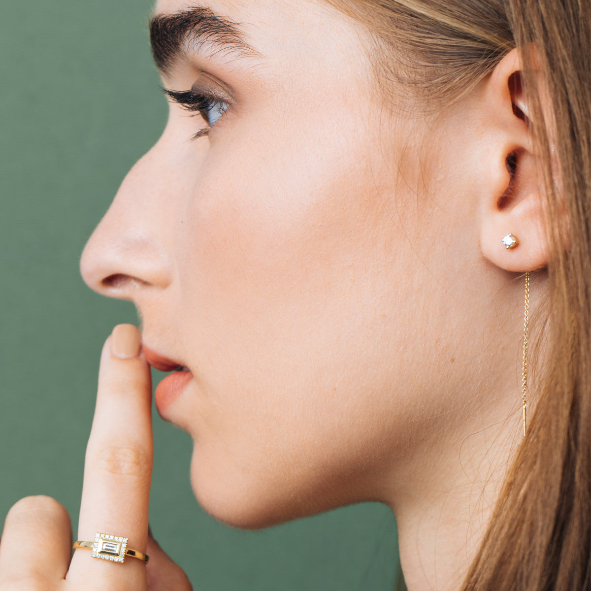 Gold chain earrings studded with 0.30ct diamonds