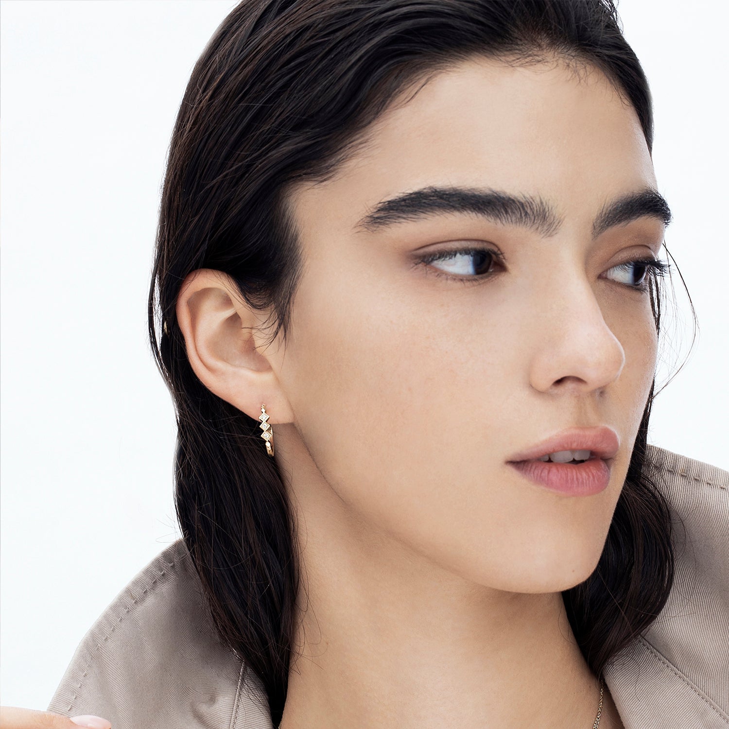 Vintage style gold hoop earrings set with 6 diamonds