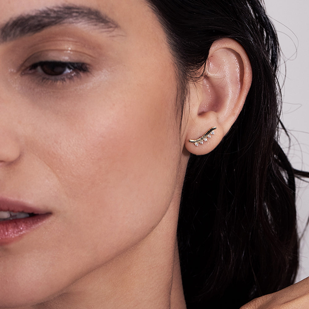 Climbing gold earring (single earring) set with 5 diamonds