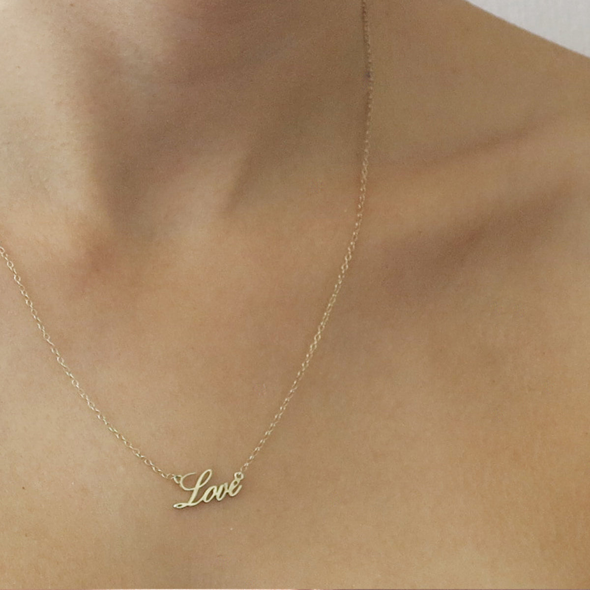 Gold name necklace