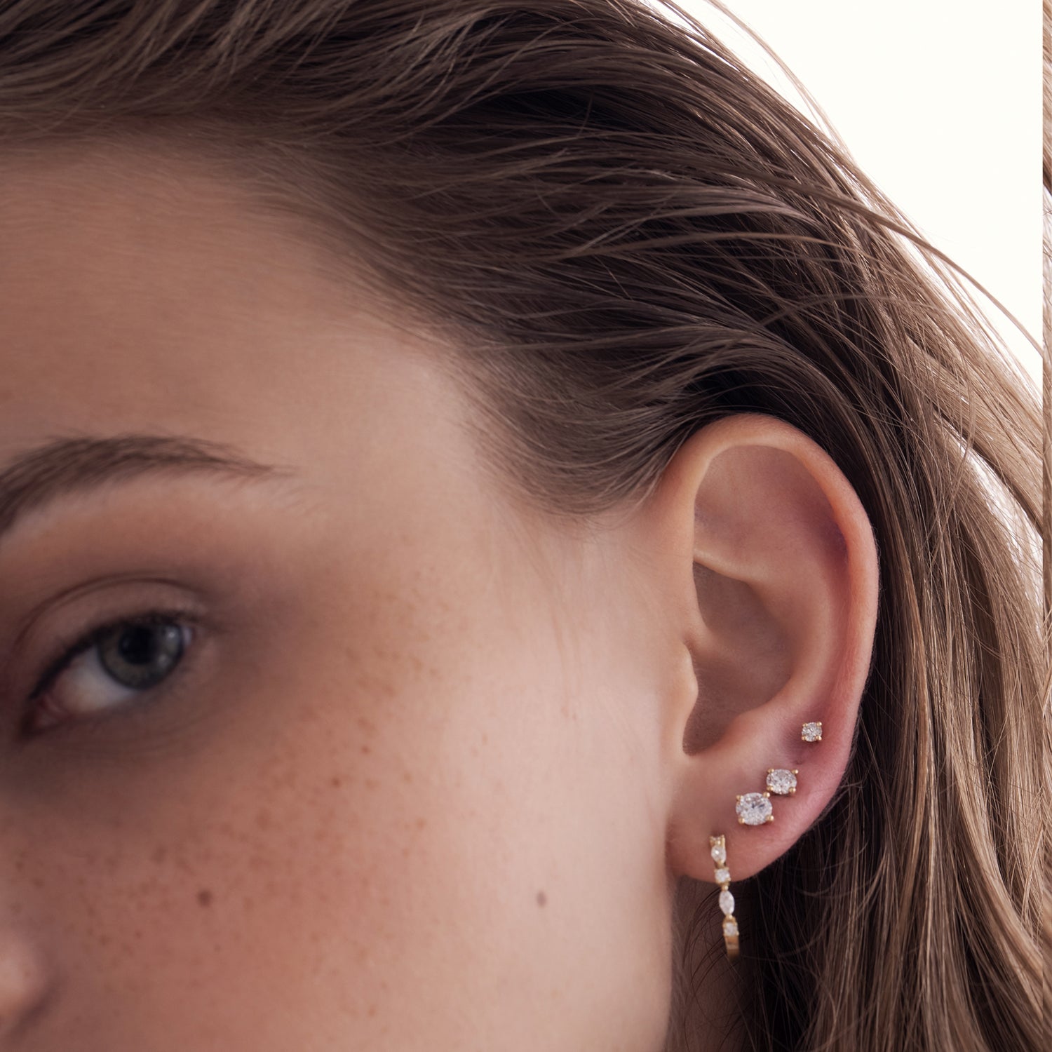 Solitaire earrings, classic tight diamond earrings studded with laboratory diamonds, total weight 60 points