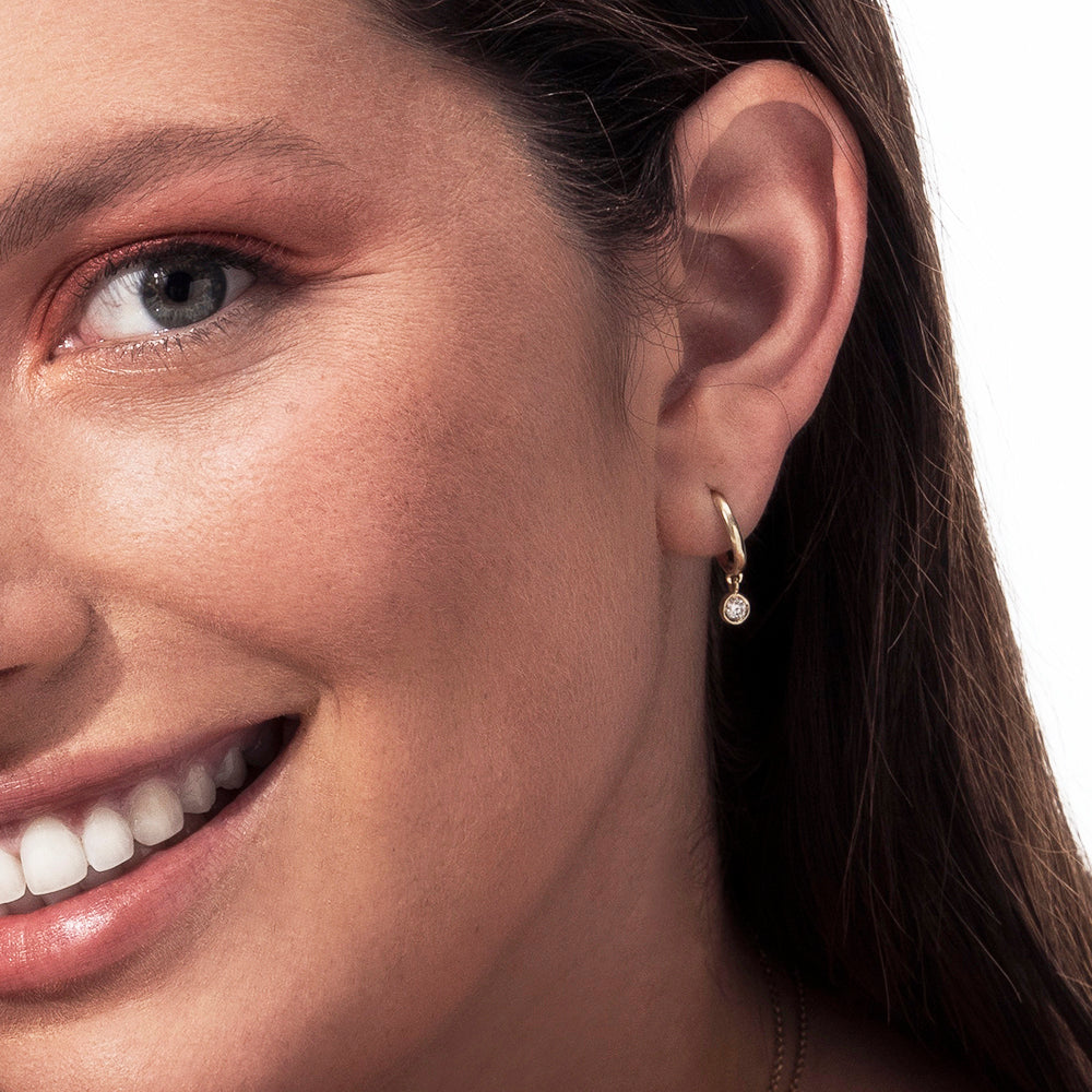 Gold hoop earrings with diamonds 20 points (total)