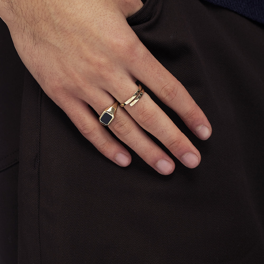 Signet gold ring for men inlaid with black onyx