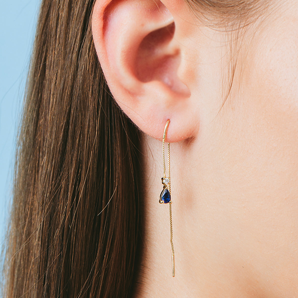 Dangling gold earrings with sapphires and diamonds
