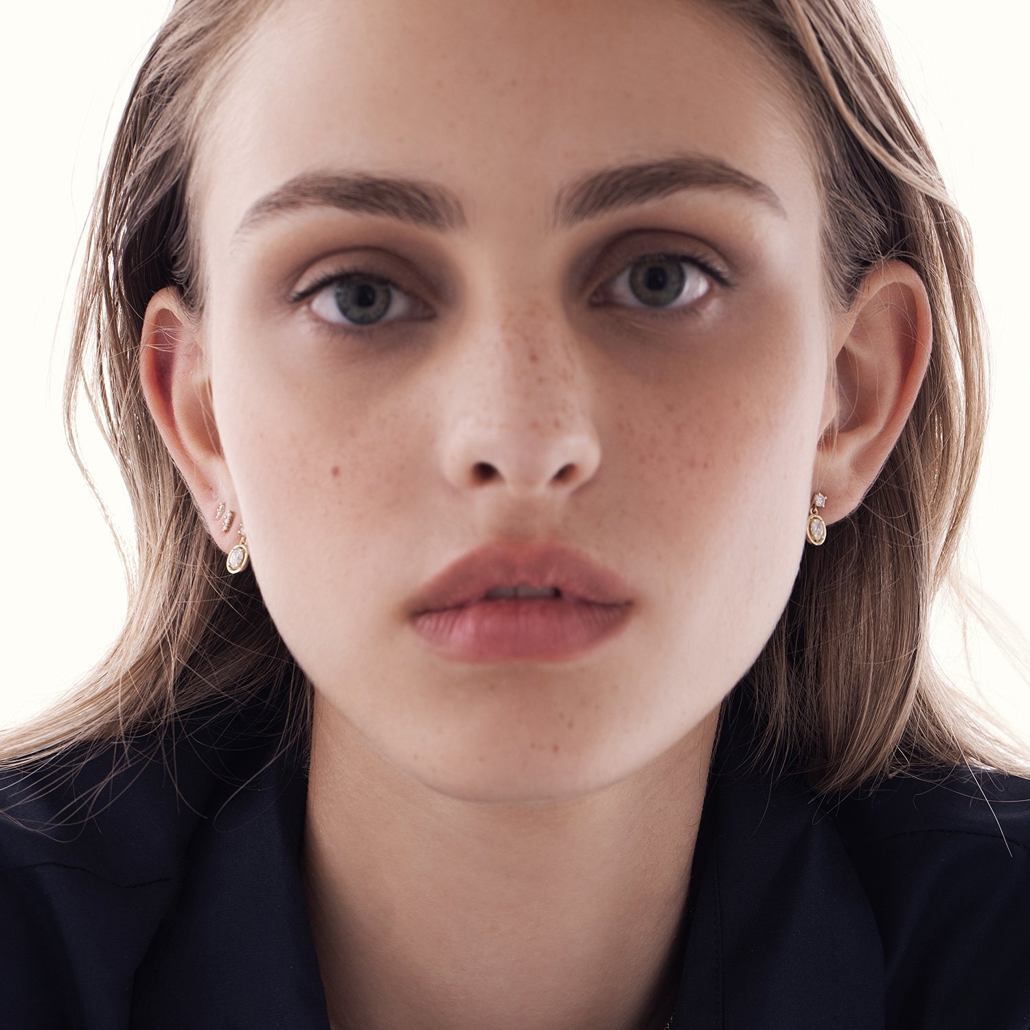 Close-fitting dangling lab diamond earrings in a round and oval cut