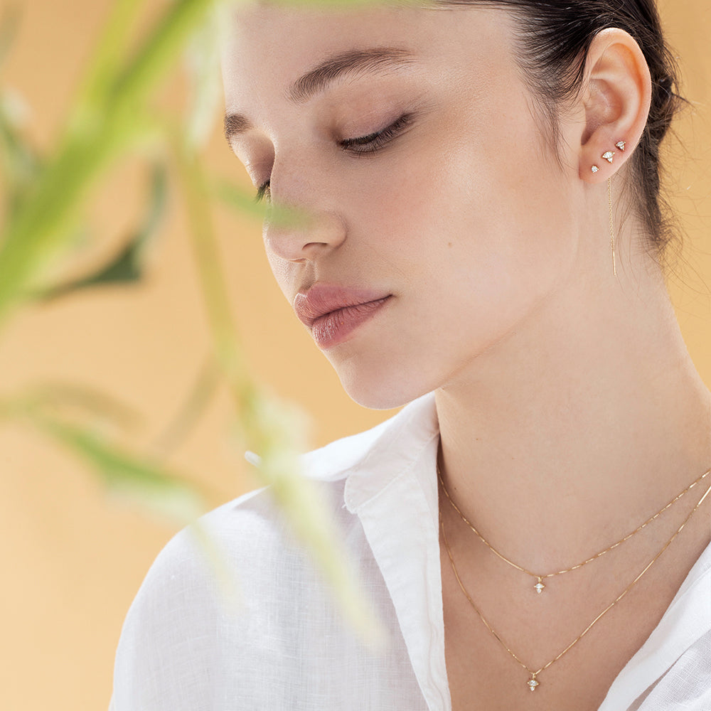 Gold chain earrings studded with small diamonds, 10 points