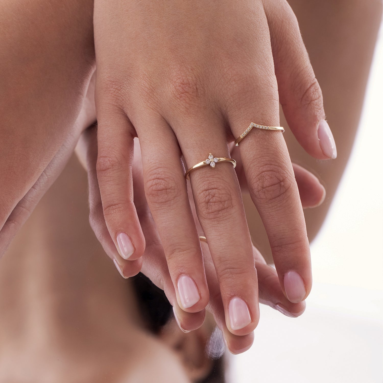 Delicate gold ring with diamonds in the shape of a flower
