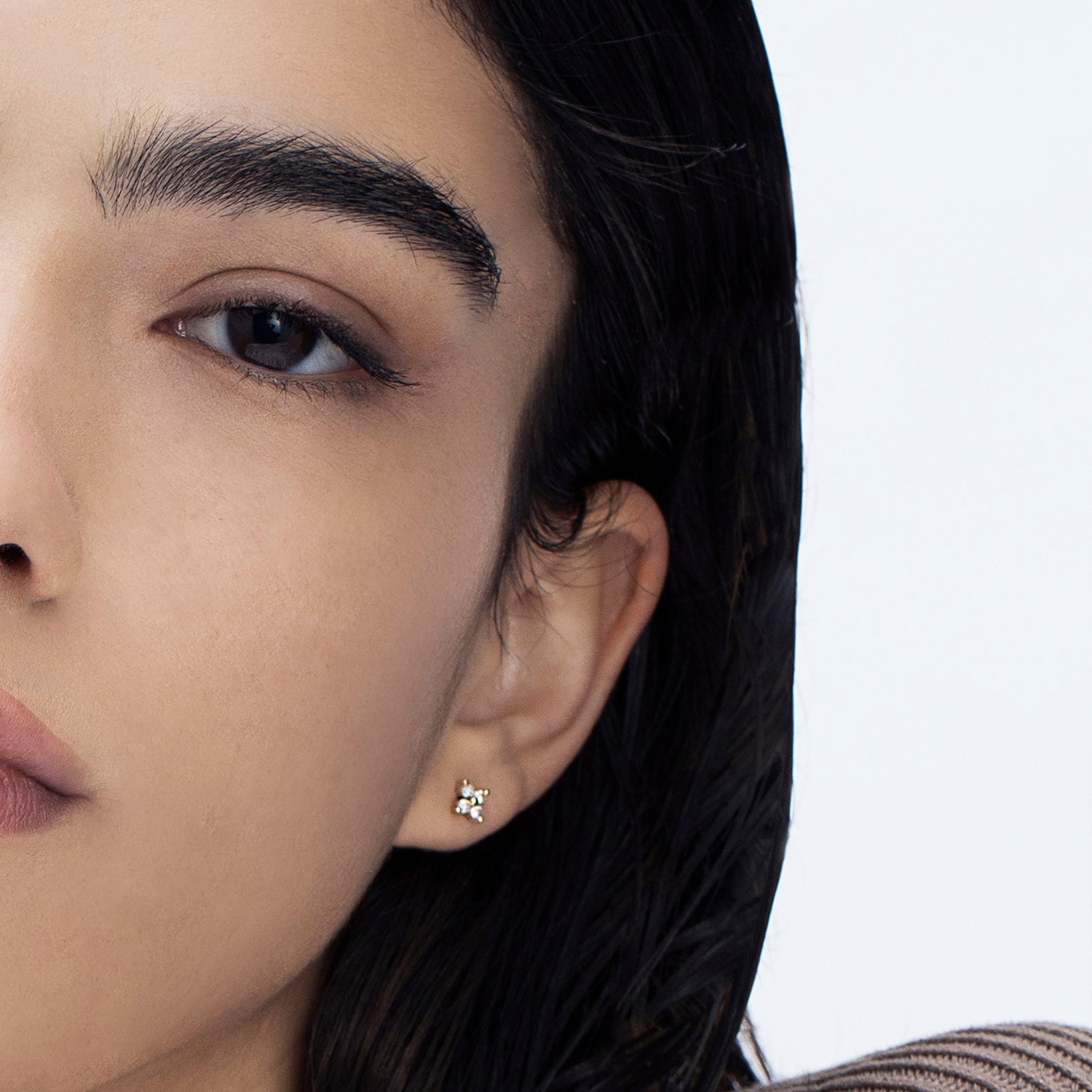 Tight gold earrings studded with 4 diamonds