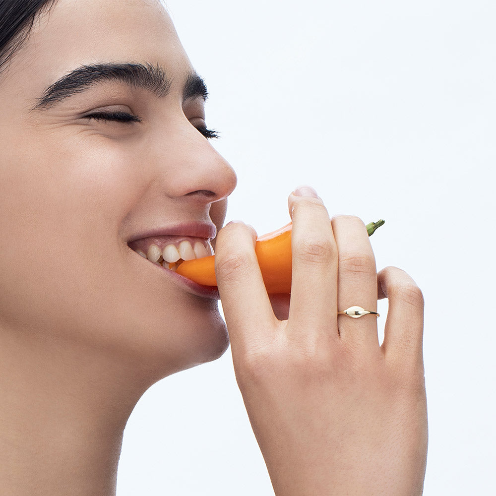 A special delicate gold ring - engraved ring