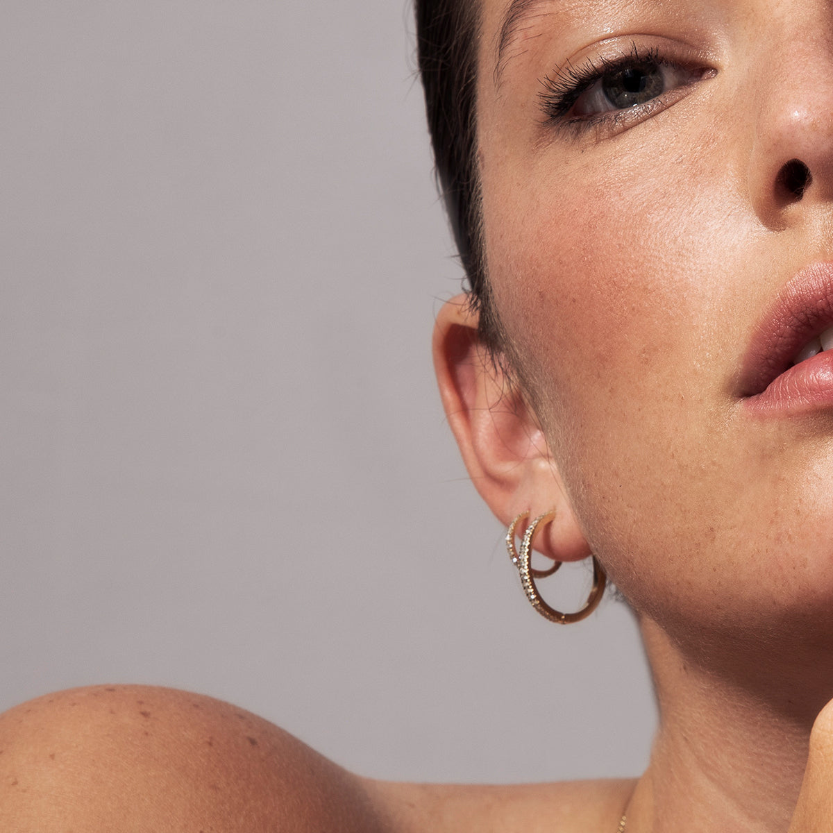 Thin hoop earrings studded with white diamonds