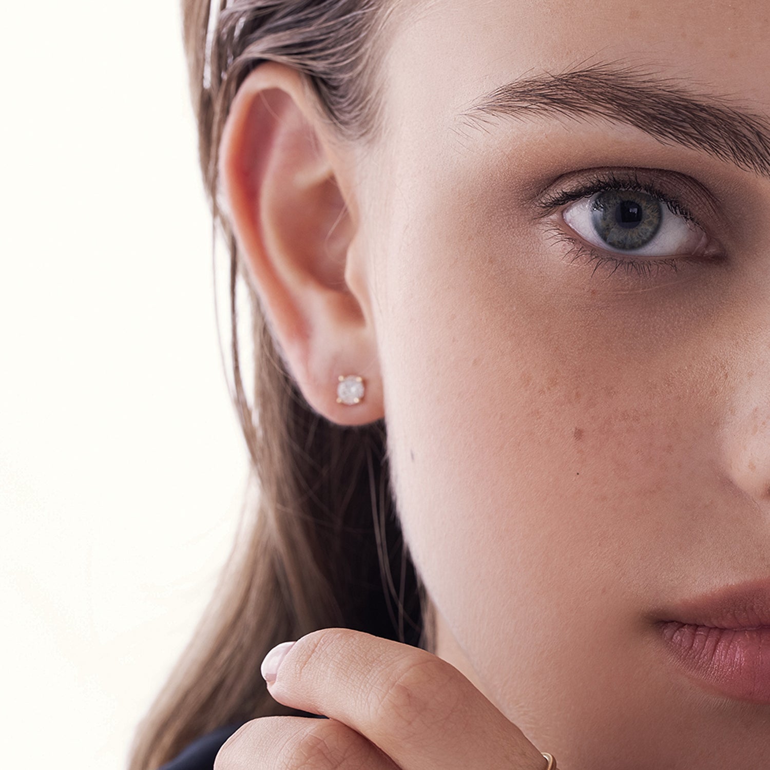 Solitaire earrings, classic tight diamond earrings studded with laboratory diamonds, total weight 60 points