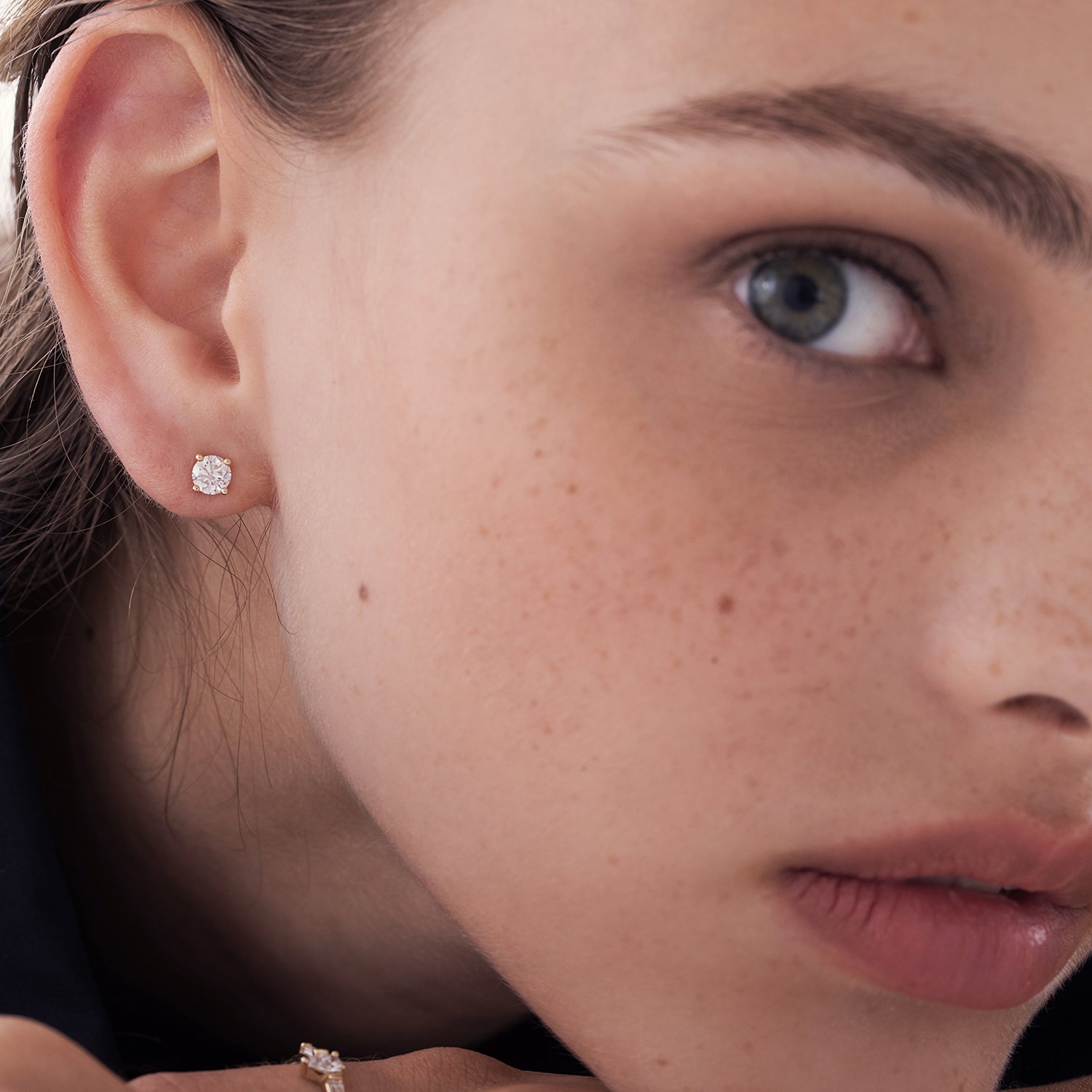 Solitaire earrings, classic tight diamond earrings studded with laboratory diamonds, total weight 60 points