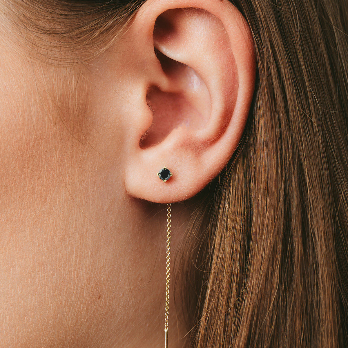 Gold chain earrings studded with 0.20ct black diamonds