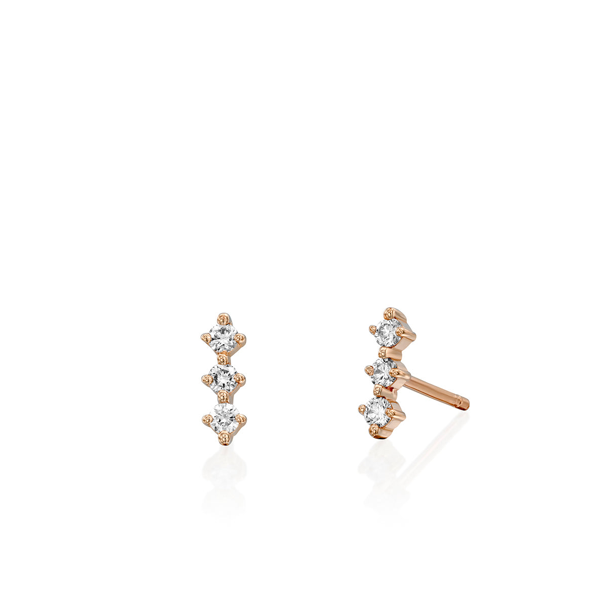 Stud earrings studded with 3 white diamonds