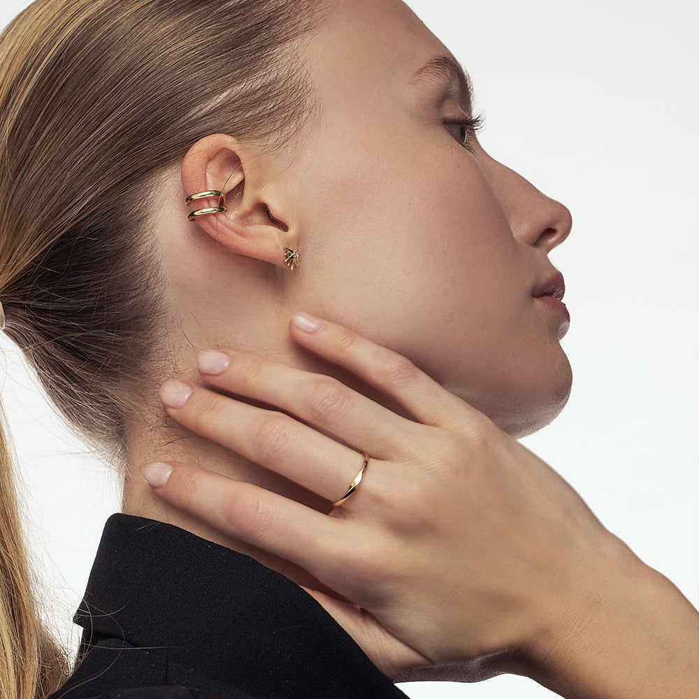 Double gold hoop earring, the helix without a hole