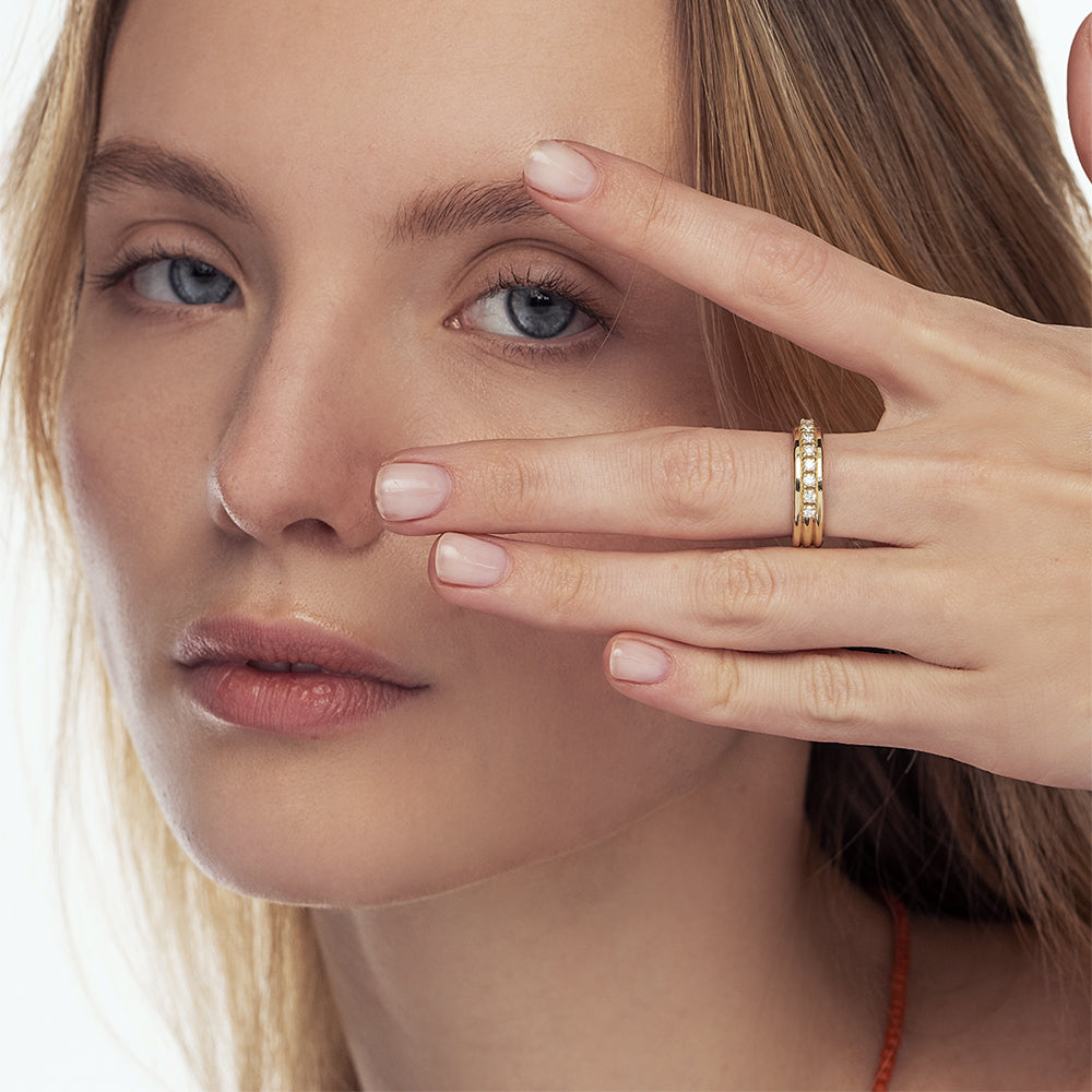 A wide gold ring set with 9 laboratory diamonds