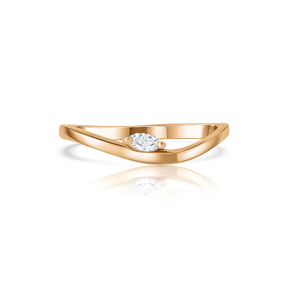 Fine wave gold ring, set with a marquise-cut laboratory diamond