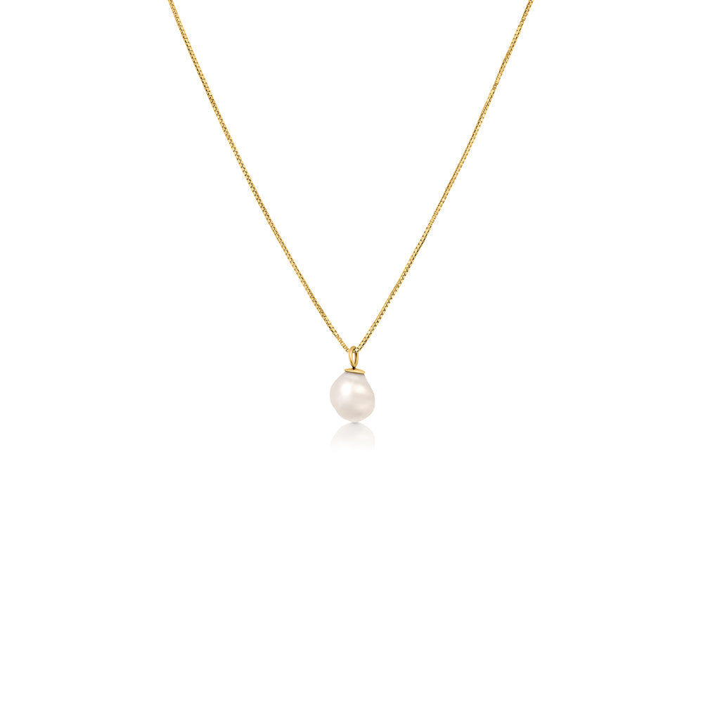 Fine gold necklace with a pearl pendant