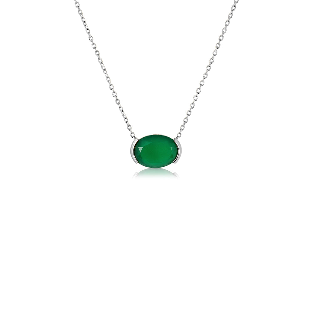 A gold chain inlaid with a green onyx stone, impressive in an oval cut